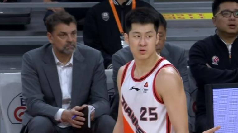 尼姆豪取三分，昂首挺进联赛前列