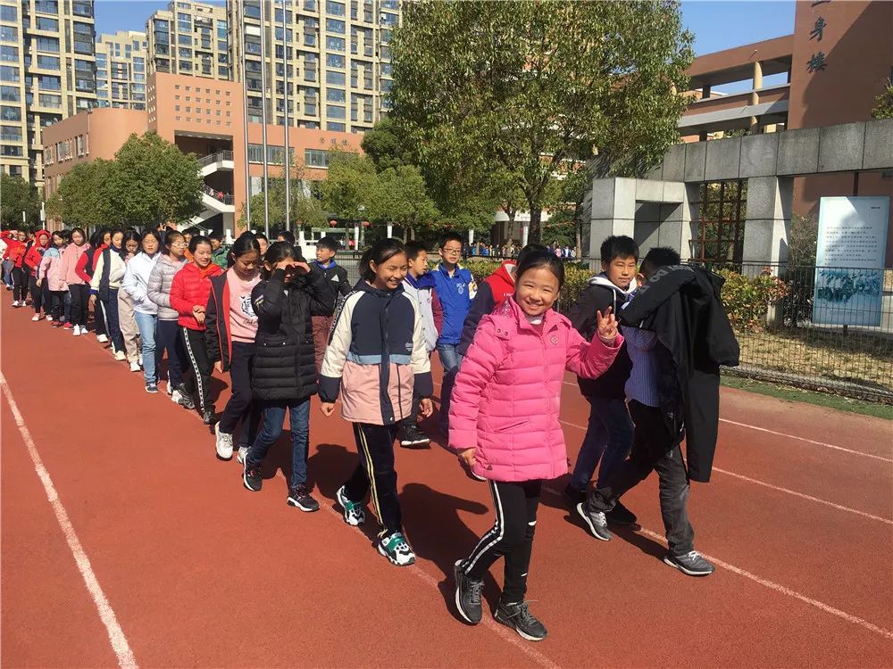 关于争霸赛场上的豪情万丈，谁能一路胜利？的信息